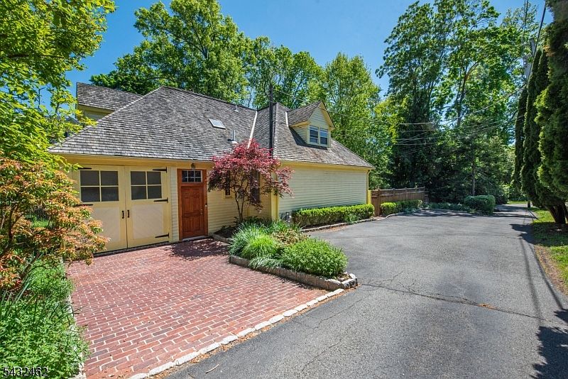 1st image of 35 Colles Ave