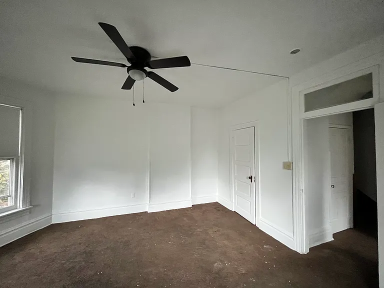33 W Commerce St — Photo 19