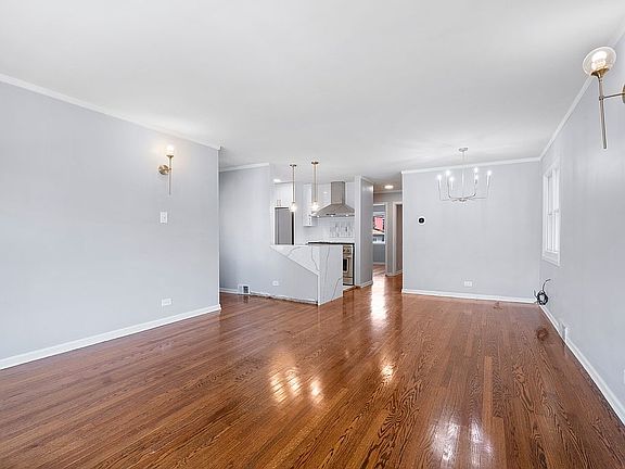 5th image of 2741 W Chase Ave