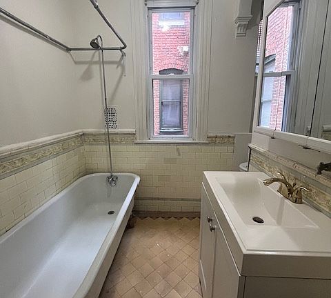 4th image of 217-219 E Preston St