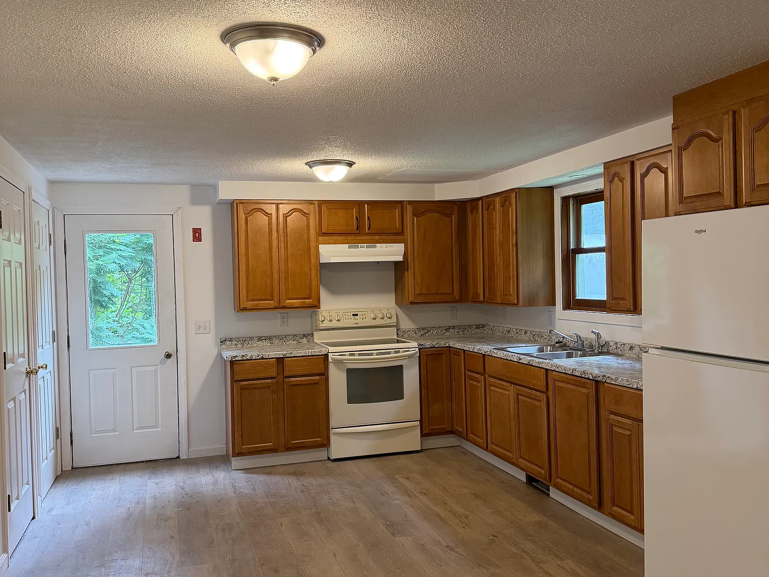 2 bed, $2,400 — Photo 4