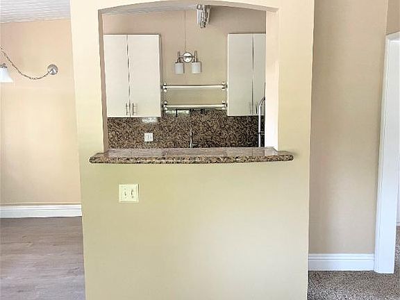 4th image of 850 S Rosemead Blvd APT 17