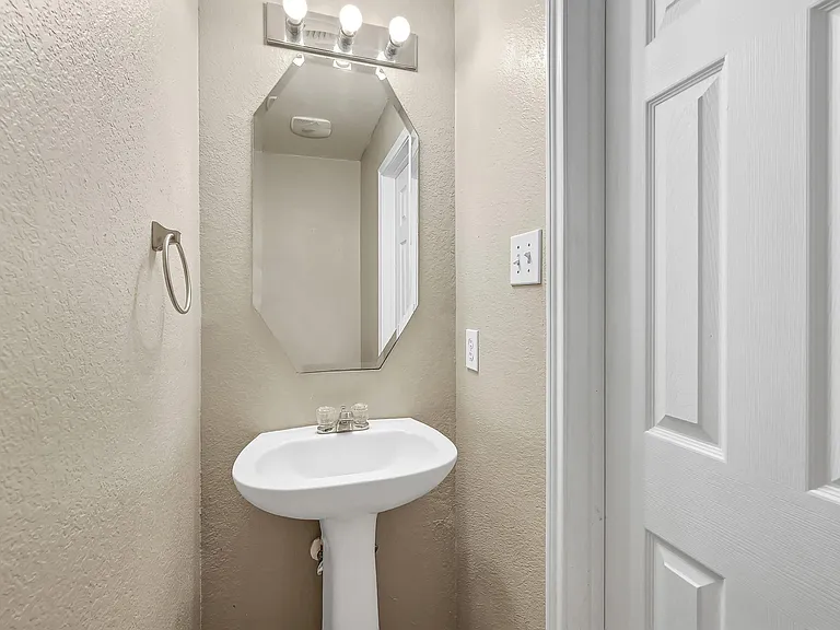 7507 Cypress Edge Dr — Photo 10