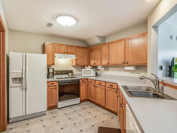 5th image of 1733 Summer Breeze Ln