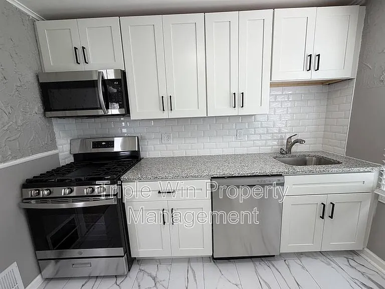 2308 Huntington Ave — Photo 14