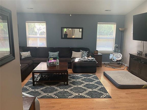 3rd image of 1318 Thomas Dr