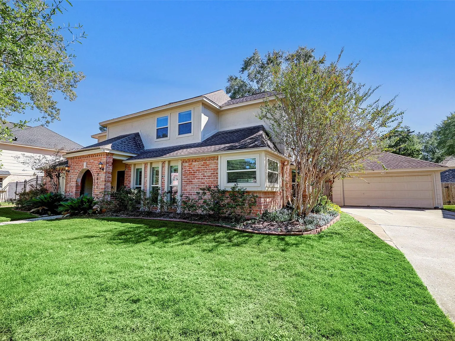 4 bed, 2.5 bath, 2274 sqft, $2,900 — Photo 2