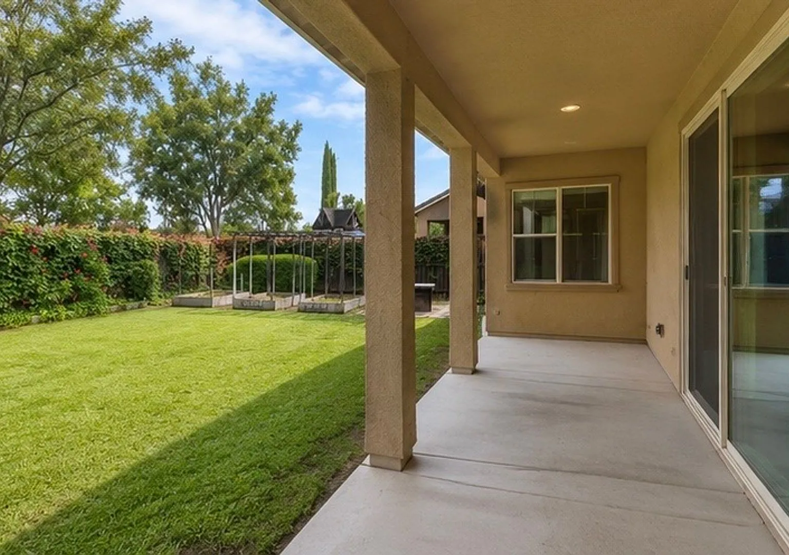 4 BD 2.5 BA Harlan Ranch- gated community Clovis Unified School District — Photo 2
