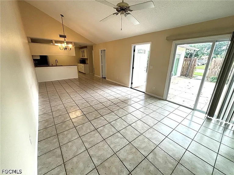 5660 Foxlake Dr — Photo 7