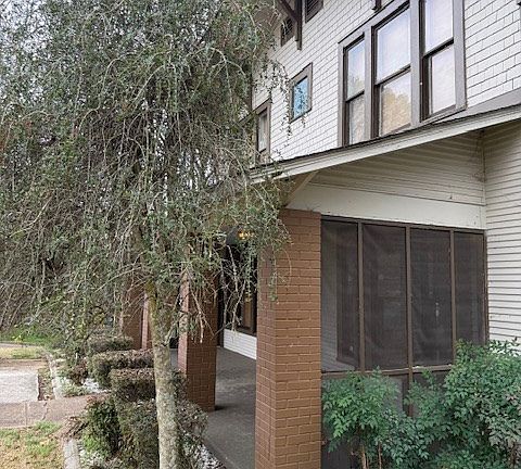 3rd image of 113 S Main St