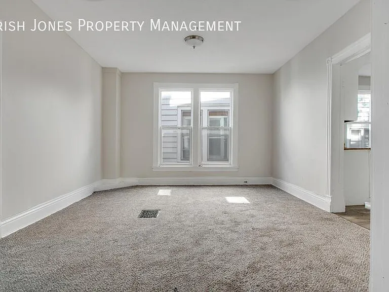222 W Ferry St — Photo 9