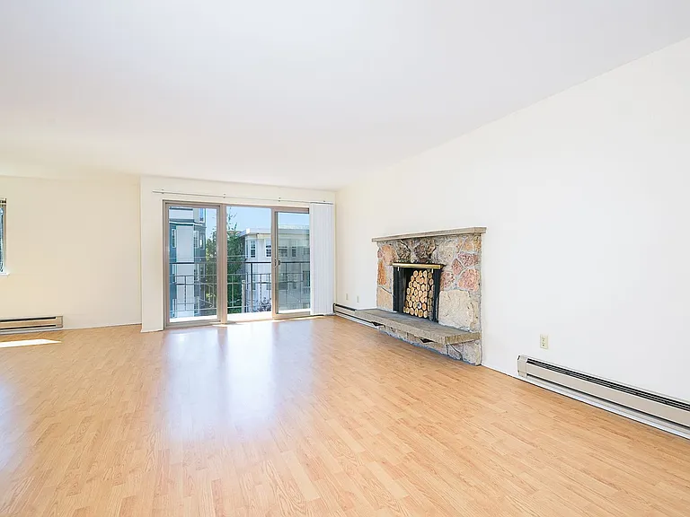 1408 Queen Anne Ave N — Photo 10