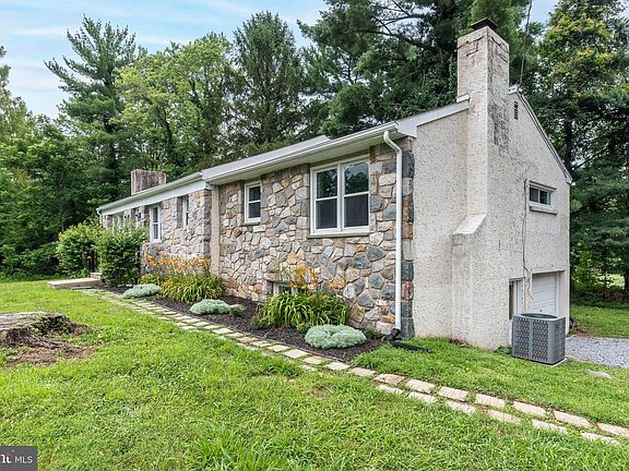 3rd image of 219 Stoney Run Rd