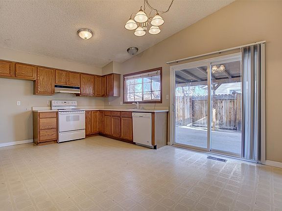 5th image of 846 Glen Molly Dr