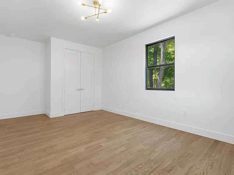548 Lakes Rd — Photo 36