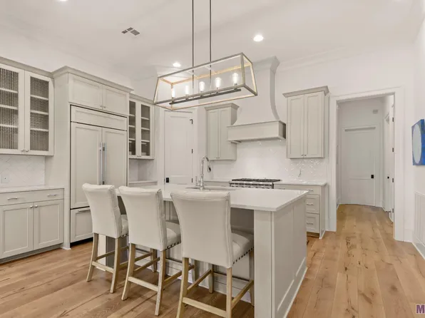 4030 Live Oak Aly, Baton Rouge, LA 70808