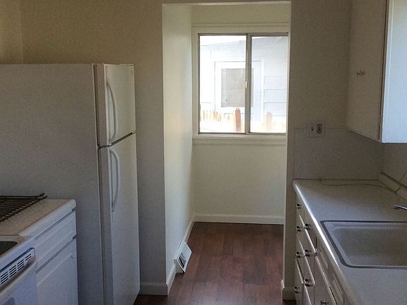 4th image of 162 Bryant Ave