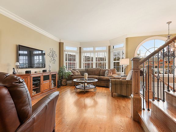 3rd image of 17943 Fountain Cir