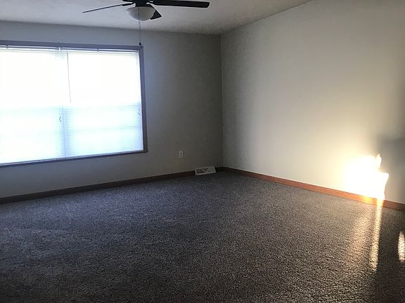 3rd image of 222 Cook St