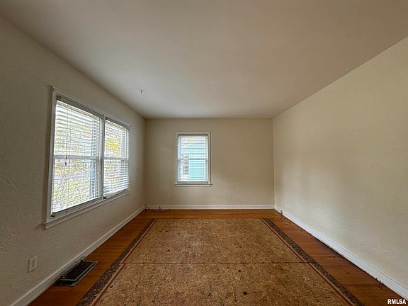 4th image of 2224 N Flora Ave
