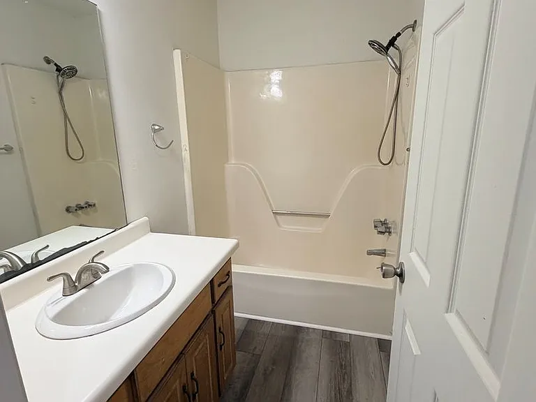 442 Stanley Ave — Photo 17