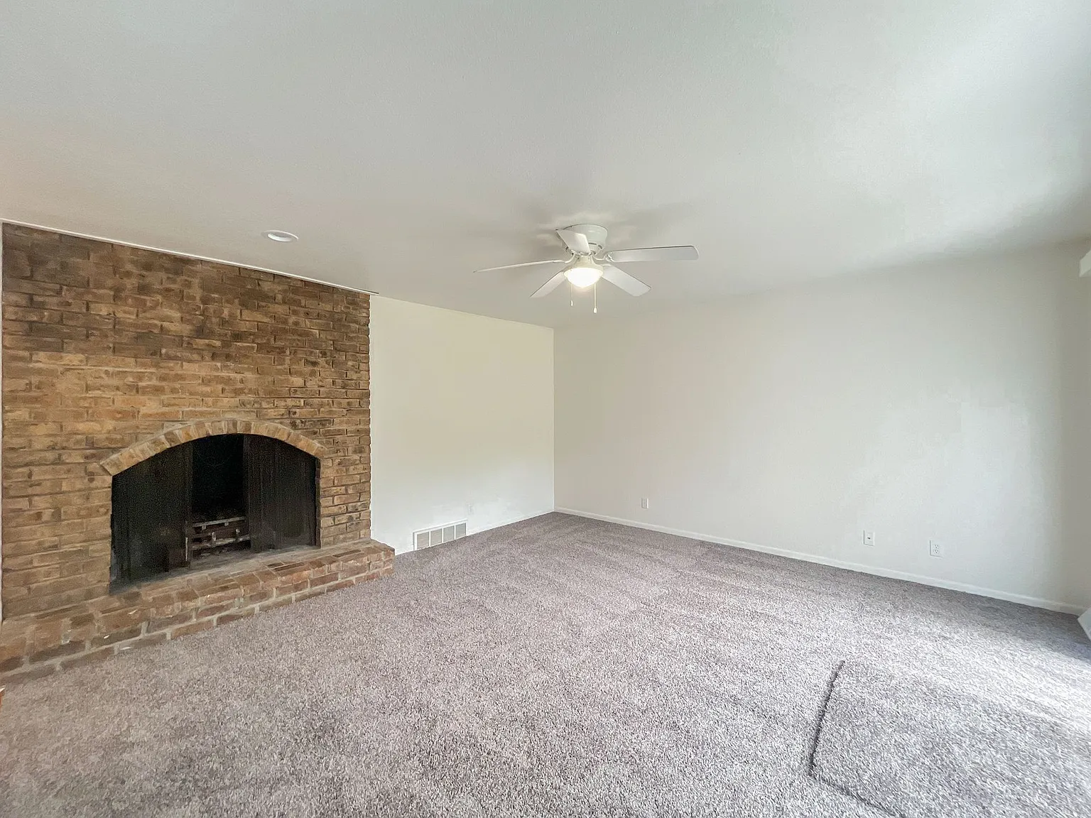 5541-5547 Christopher Ct — Photo 4