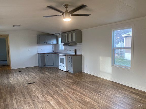 3rd image of 245 SW Dawn Dr