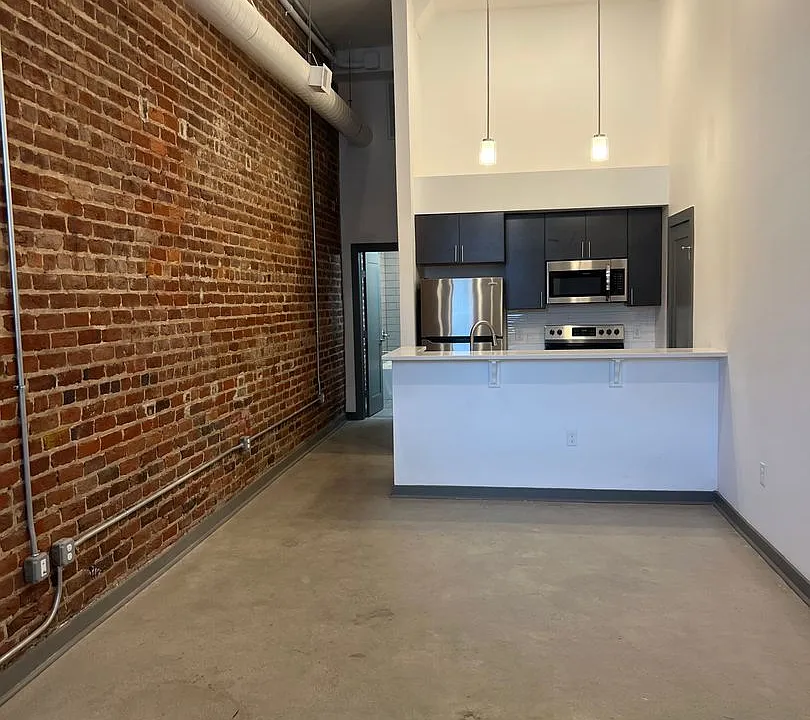 1711 E Main St