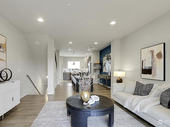 4th image of 1948 Newport Way NW