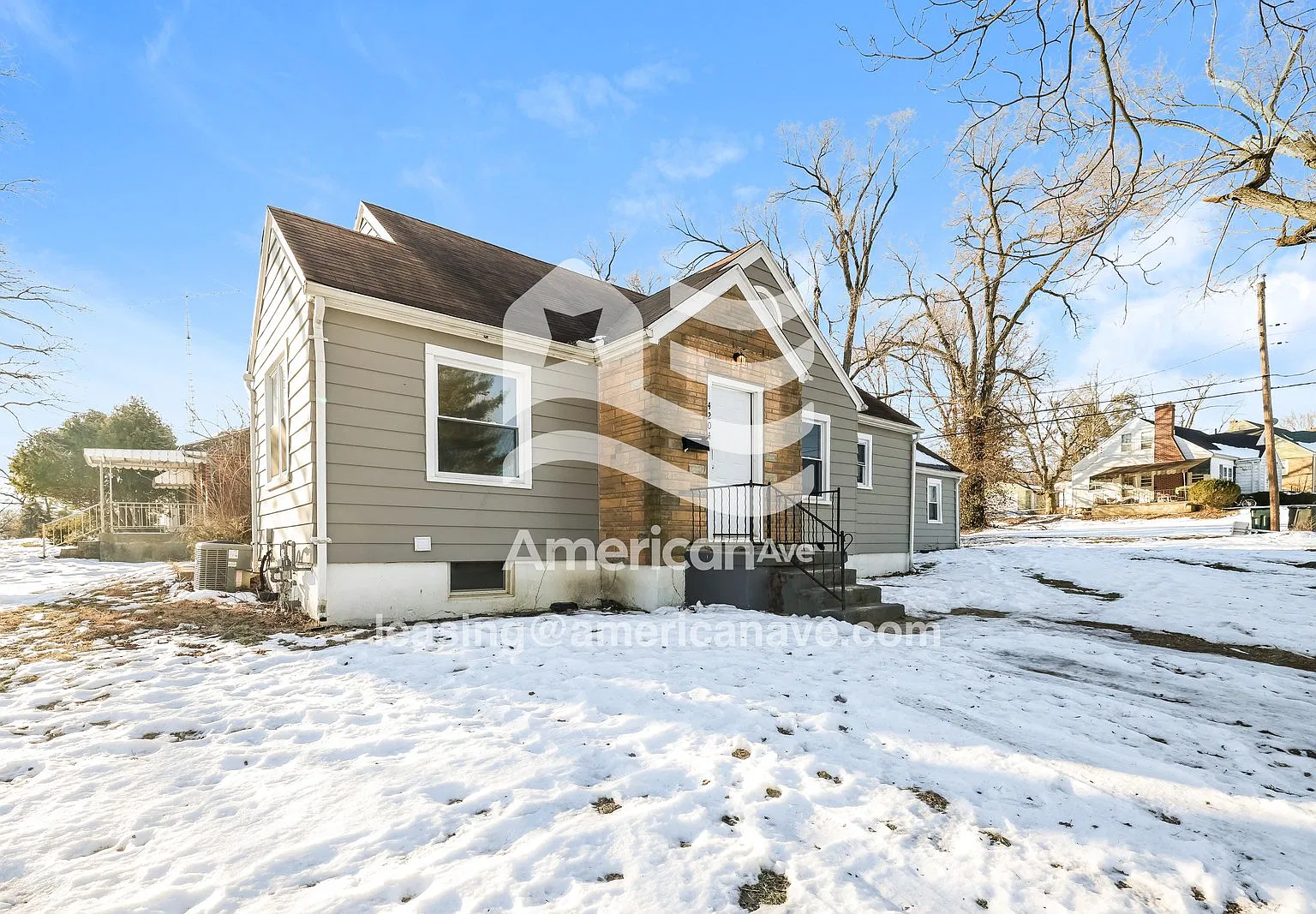 3 bed, 1.0 bath, 1263 sqft, $1,722 — Photo 2