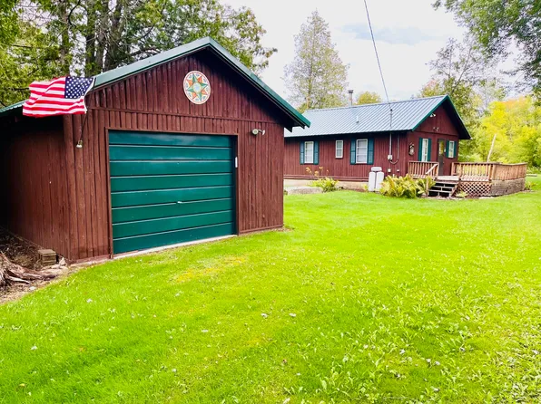 5385 Schultz Rd, Indian River, MI 49749