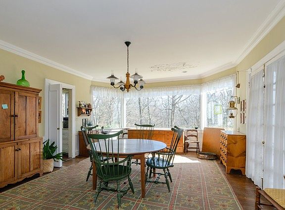 4th image of 1555 Hawthorne Ln