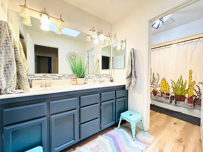 555 Reddington Dr — Photo 10