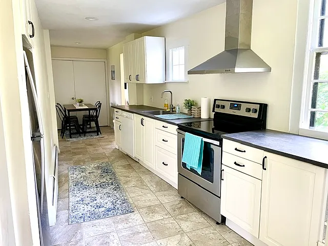 3 bed, 1.5 bath, 1300 sqft, $3,600 — Photo 4