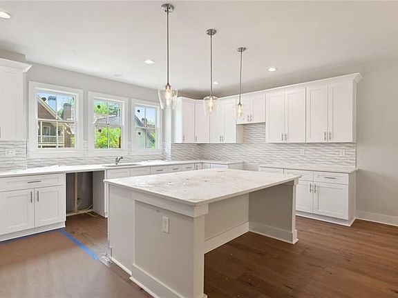 5th image of 370 Thrasher St #15