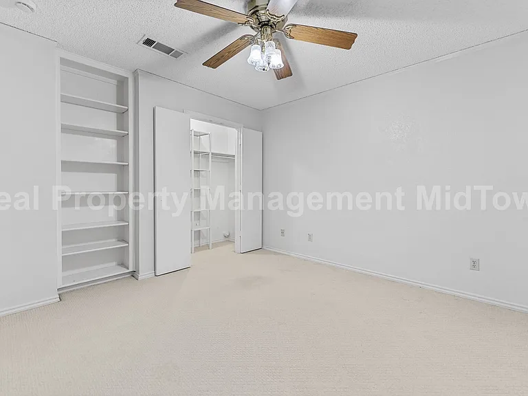 621 Windgate Ct — Photo 13