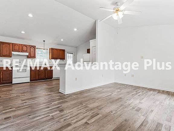 4th image of 812 Early St #A