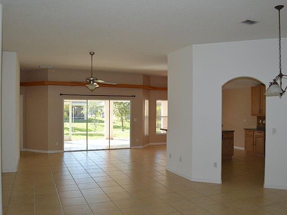 3rd image of 516 N Valencia Cir SW