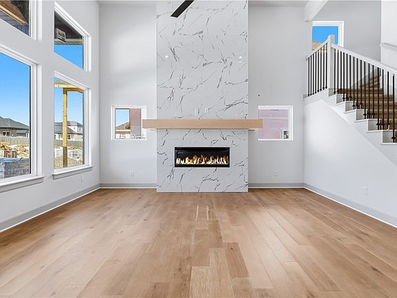 3rd image of 1051 Whistler St