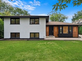 401 Springhill Dr, Roselle, IL 60172