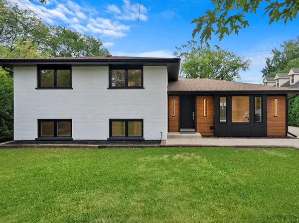 401 Springhill Dr, Roselle, IL 60172