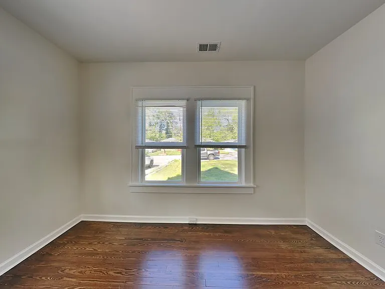 499 Woodlawn Ave NW — Photo 8