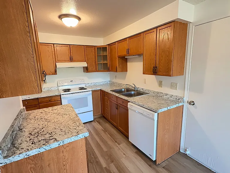 1229 Hemlock Loop — Photo 3