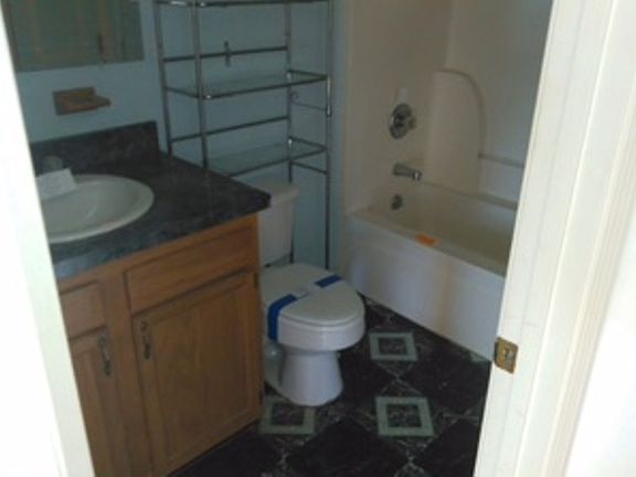 5th image of 213 N Center St