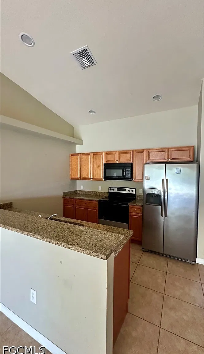 216 SE 24th Ave — Photo 3