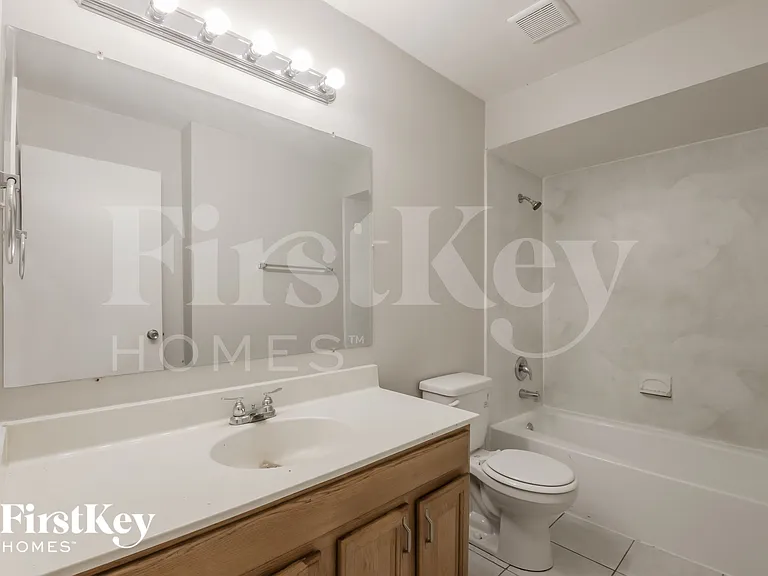 2416 Waterford Dr — Photo 9