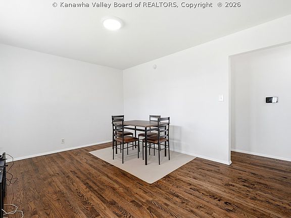 5th image of 207 Lakeview Dr