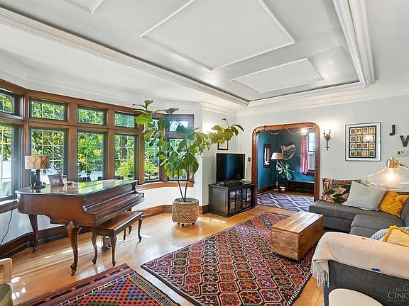 4th image of 24 Burton Woods Ln
