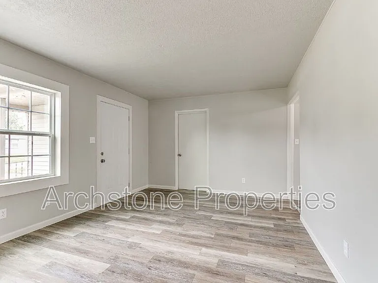 2312 Mustang St — Photo 6