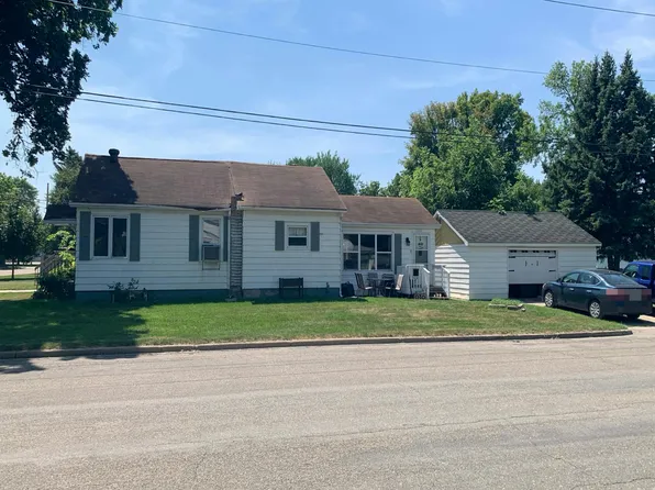 223 15th St N, Moorhead, MN 56560